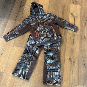 Medium Under Armour/Mossy Oak sent stop camo  jacket and pants.